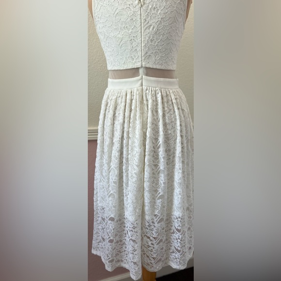 Lace detail dress size Medium NWT🔖🔖 - Picture 8 of 10